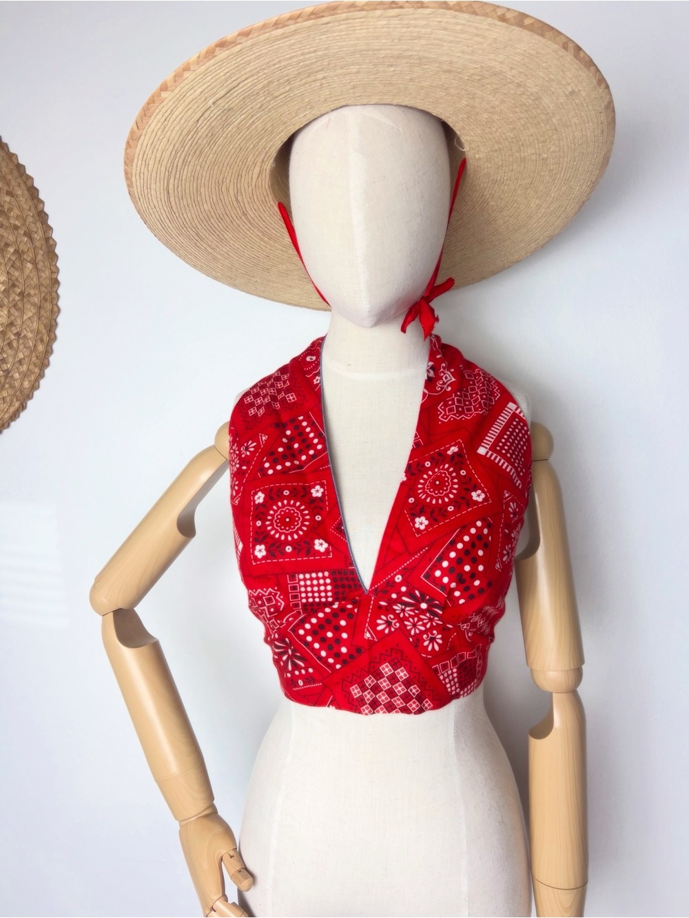 1970’s 70s Vintage Red Cotton Women’s Bandana Print Chambray Tie Halter Top M L